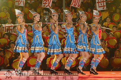 瑶族服饰一般都有便装和盛装之分