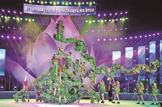 壮族《过桥龙》大放光彩