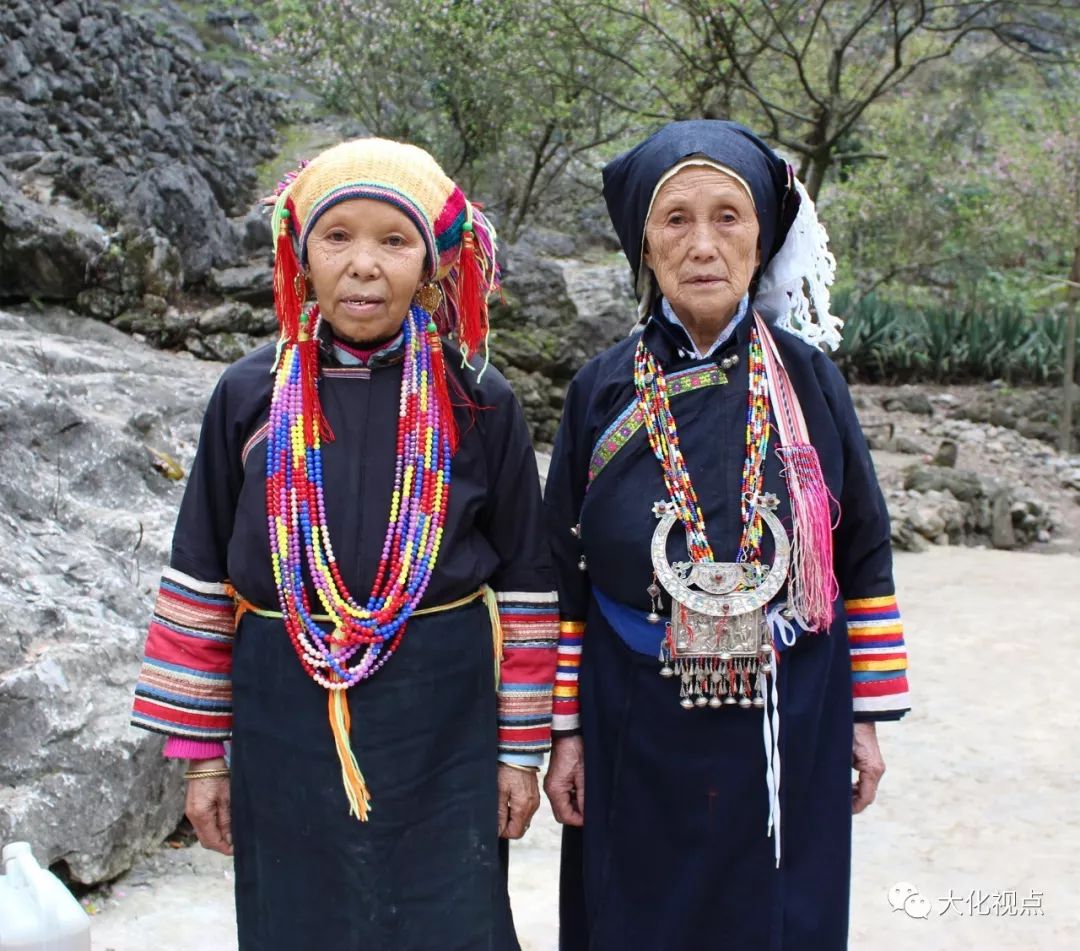 布努瑶服饰历史悠久源远流长 妇女衣着十分有讲究