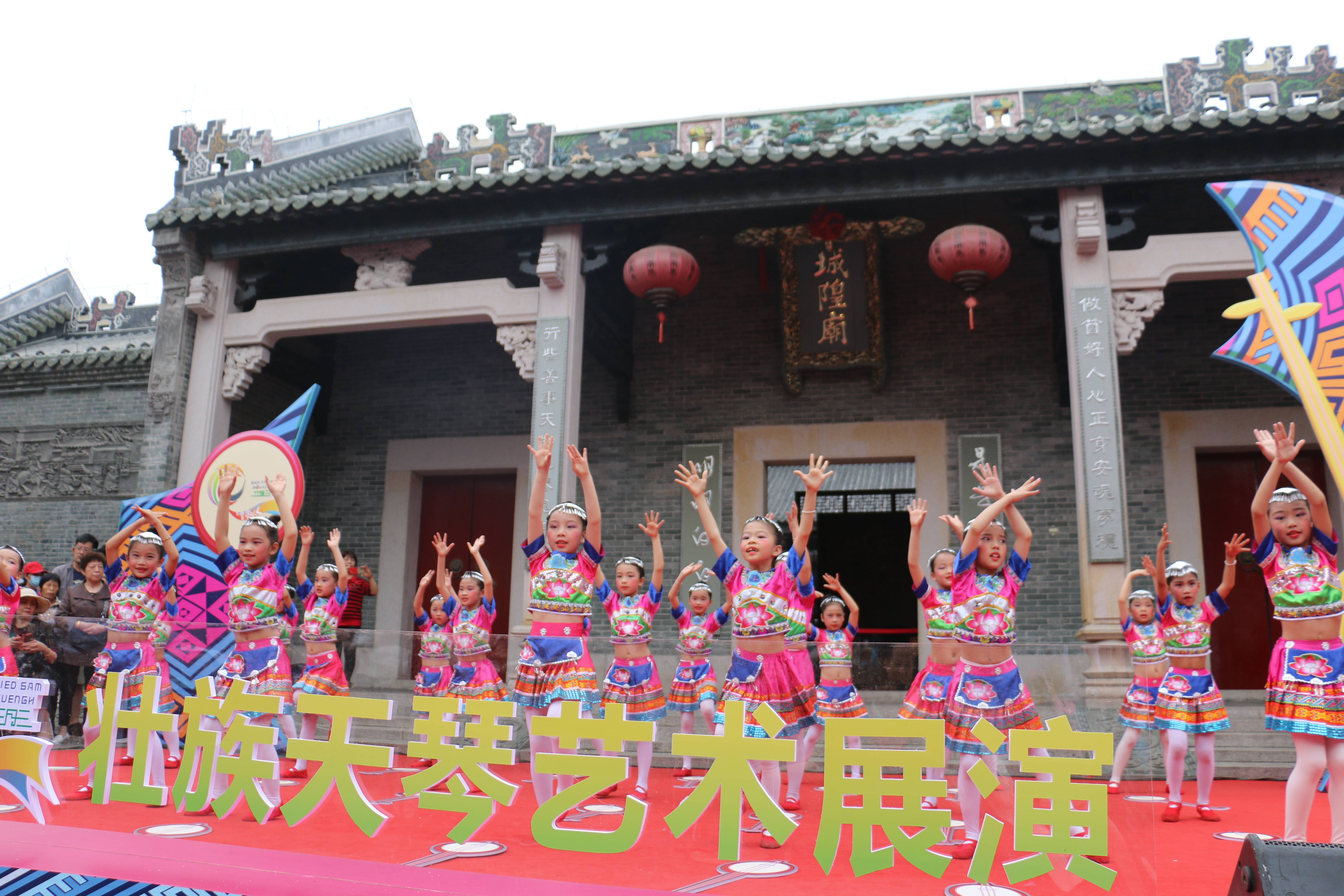 天琴叮咚响，壮族非遗走进广西南宁三街两巷