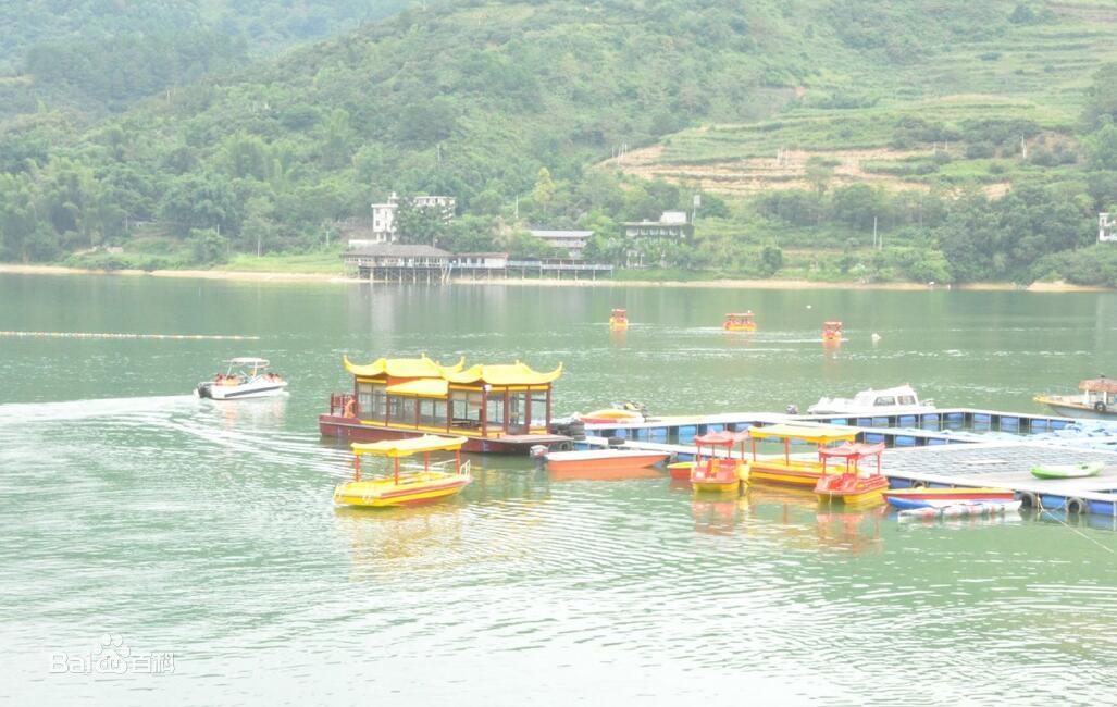 巴马汇福中医村赐福湖景区地理独特