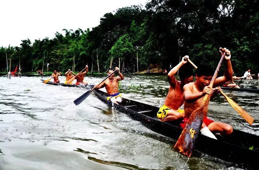 三人燕尾龙舟：民间水上马拉松