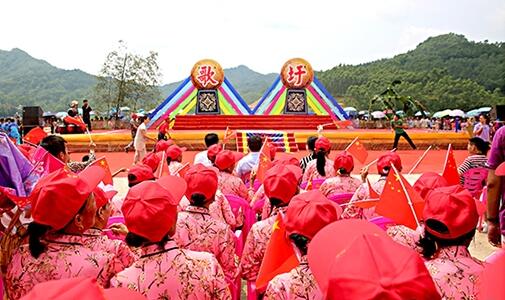 雅龙乡布努瑶族超度亡魂“过庙”