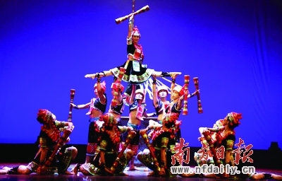 在日前闭幕的广东省第五届群众音乐舞蹈花会上,连州舞蹈《高台鼓韵》夺得金奖。